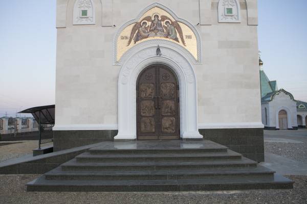Церковные двери