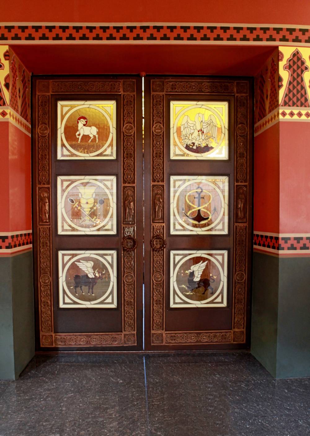 Церковные двери фотография № 4